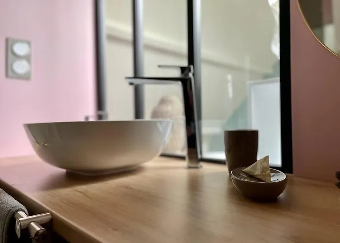 Pierre Et O By Melrose Nyaraló