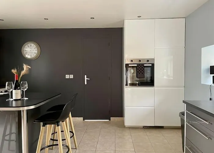 Pierre Et O By Melrose Nyaraló Cottun